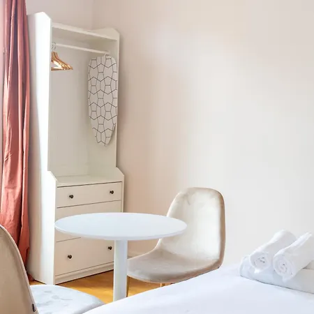 The Charming Republic Place * Parigi